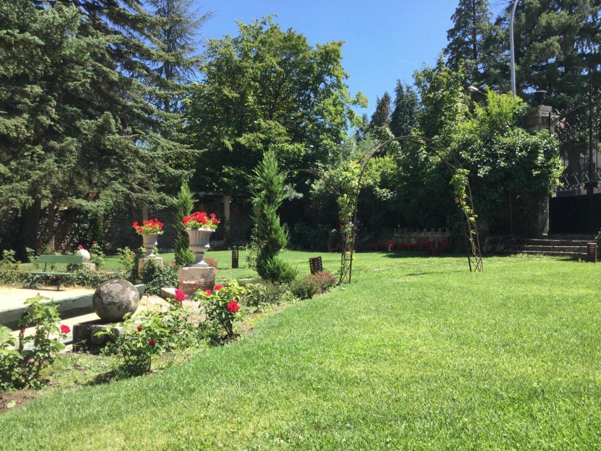 Angeles Villa *